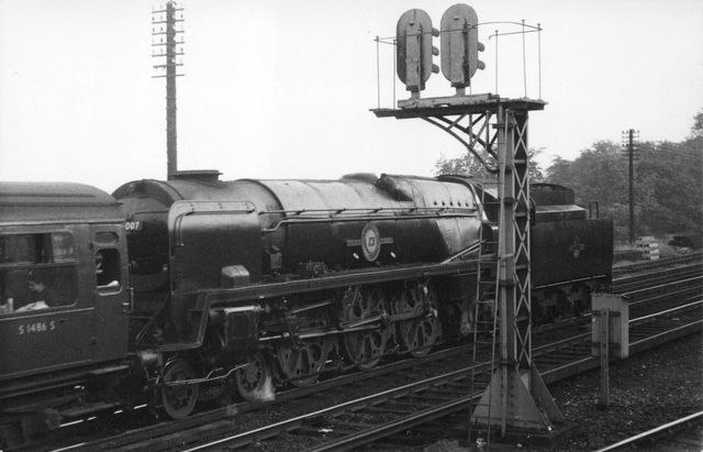 BR(S) Merchant Navy class 35007 'Aberdeen Commonwealth' passing Preston Park Pullman Car Works, East Sussex with the "RCTS/LCGB Midhurst Belle" Rail Tour on Sunday 18 Oct 1964 - J.H.W. Kent [000047]
