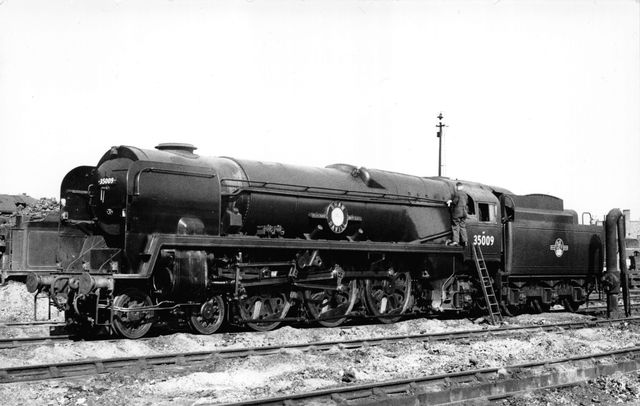 BR(S) Merchant Navy class 35009 'Shaw Savill' at Nine Elms Shed, Greater London on Saturday 15 Jun 1957 - J.H.W. Kent [000062]