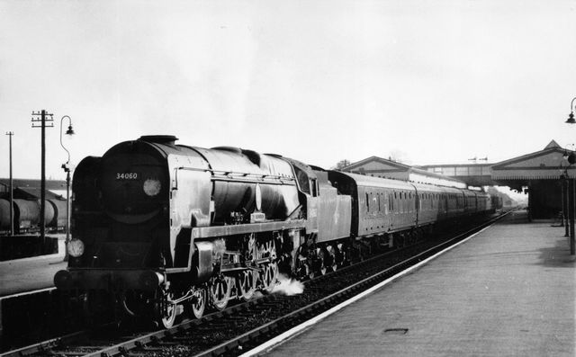 BR(S) Battle of Britain class 34060 '25 Squadron' at Fareham Station, Hampshire with a Diverted Waterloo - Bounemouth (or vv) service on Sunday 04 Nov 1962 - J.H.W. Kent [002016]