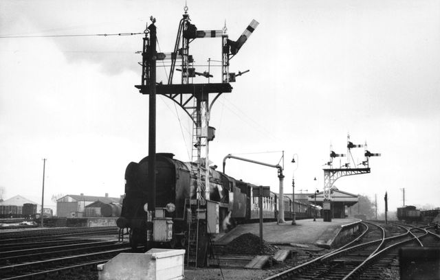 BR(S) Battle of Britain class 34090 'Sir Eustace Missenden, Southern Railway' at Fareham, Hampshire with the down "Bournemouth Belle" diverted via Havant on Sunday 04 Nov 1962 - J.H.W. Kent [002196]