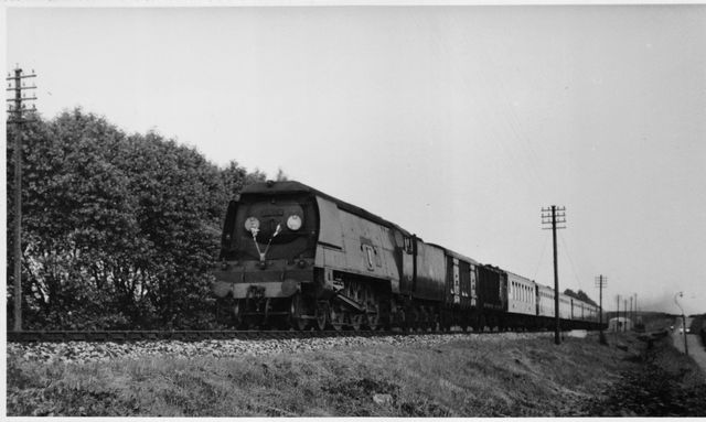 BR(S) West Country class 34091 'Weymouth' approaching Tonbridge, Kent with the up "Golden Arrow" on Thursday 25 Jun 1953 - J.H.W. Kent [002203]