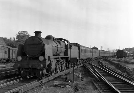 BR(S) N class 31861 at Redhill, Surrey with a Reading - Redhill service on Saturday 16 Jun 1951 - J.H.W. Kent [025093]