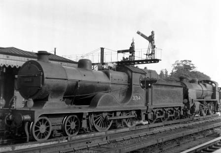 BR(S) L class 31764 at Redhill Station, Surrey Light engine on Saturday 16 Jun 1951 - J.H.W. Kent [025094]