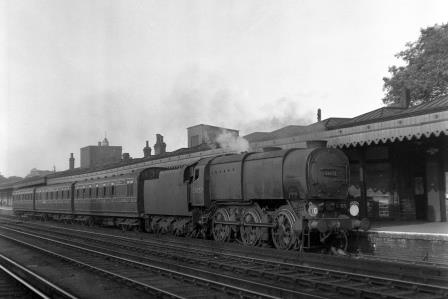 BR(S) Q1 class 33037 at Redhill Station, Surrey with a Redhill - Tonbridge service on Saturday 16 Jun 1951 - J.H.W. Kent [025095]