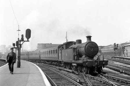 BR(S) I3 class 32075 at Brighton Station, East Sussex with a Horsham - Brighton service on Sunday 08 Jul 1951 - J.H.W. Kent [025098]