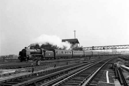 BR(S) U class 31621 at Clapham Junction, Greater London with a Waterloo - Bournemouth service on Saturday 21 Jul 1951 - J.H.W. Kent [025148]