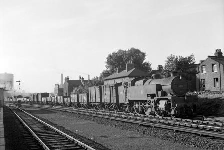 BR(S) W class 31923 at Wandsworth Road, Greater London with a down goods service on Saturday 21 Jul 1951 - J.H.W. Kent [025184]