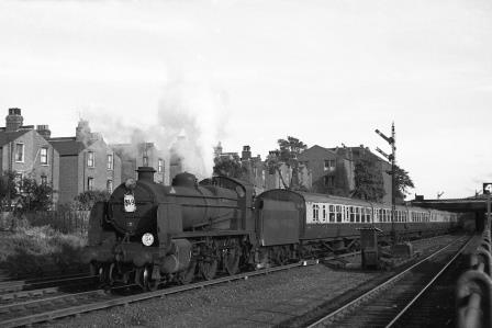 BR(S) N class 31411 at Wandsworth Road, Greater London with a Ramsgate - Victoria service on Saturday 18 Aug 1951 - J.H.W. Kent [025277]