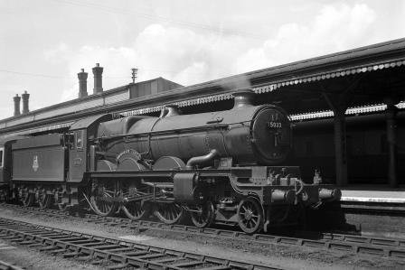 BR(W) Castle class 5033 'Broughton Castle' at Reading General Station, Berkshire with an up Passenger service on Monday 20 Aug 1951 - J.H.W. Kent [025295]