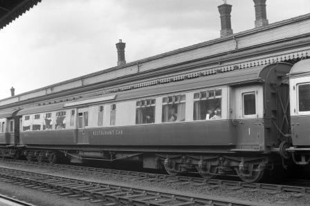 BR(W) W9505 at Reading General, Berkshire with an up service on Monday 20 Aug 1951 - J.H.W. Kent [025305]