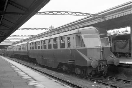 BR(W) GWR Railcar class W35 & BR(W) GWR Railcar class W38 at Reading General Station, Berkshire with a Reading - Basingstoke service on Monday 20 Aug 1951 - J.H.W. Kent [025309]