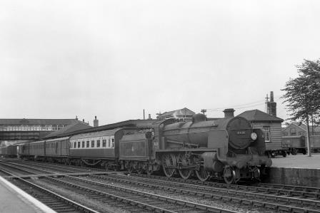 BR(S) U class 31628 at Eastleigh, Hampshire with an Eastleigh - Southampton Terminus service on Friday 24 Aug 1951 - J.H.W. Kent [025353]