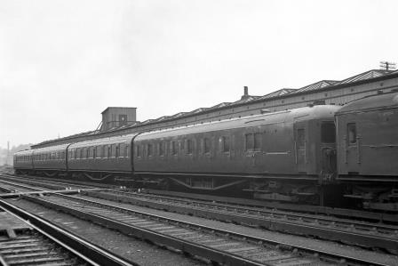 BR(S) Class 4-LAV 2926 at Redhill, Surrey with an up Service on Saturday 15 Sep 1951 - J.H.W. Kent [025372]