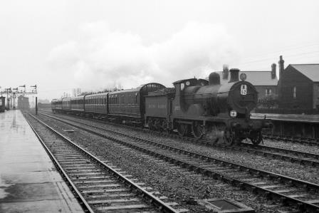 BR(S) E class 31315 at Tonbridge, Kent with a down hop-pickers special service on Saturday 15 Sep 1951 - J.H.W. Kent [025381]