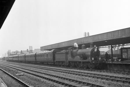 BR(S) E class 31166 at Tonbridge Station, Kent with a down hop-pickers special service on Saturday 15 Sep 1951 - J.H.W. Kent [025384]