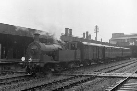 BR(S) R class 31660 at Tonbridge Station, Kent with an Empty stock on Saturday 15 Sep 1951 - J.H.W. Kent [025386]