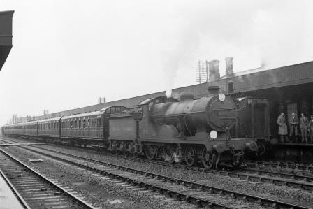 BR(S) L class 31761 at Tonbridge Station, Kent with a Charing Cross - Kent Coast service on Saturday 15 Sep 1951 - J.H.W. Kent [025387]