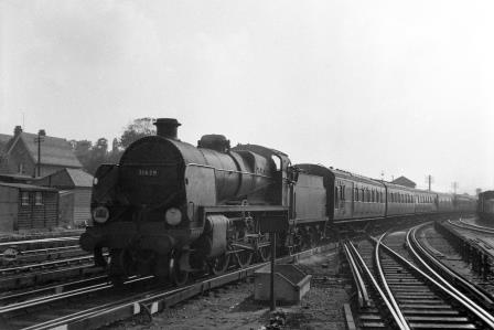 BR(S) U class 31629 at Redhill, Surrey with an Arriving from Reading on Saturday 06 Oct 1951 - J.H.W. Kent [025439]