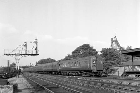 BR(S) Class 4-COR 3134 at Redhill Station, Surrey with a Victoria - Portsmouth Harbour service on Saturday 06 Oct 1951 - J.H.W. Kent [025447]