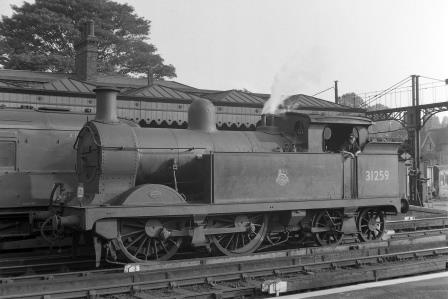 BR(S) H class 31259 at Redhill Station, Surrey Light engine on Saturday 06 Oct 1951 - J.H.W. Kent [025448]