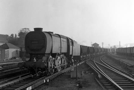 BR(S) Q1 class 33001 at Redhill, Surrey with an up ballast hoppers service on Saturday 06 Oct 1951 - J.H.W. Kent [025451]