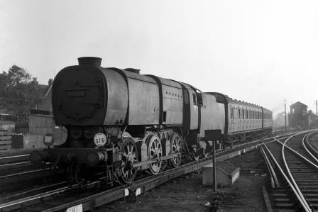 BR(S) Q1 class 33031 at Redhill, Surrey with an Arriving from Tonbridge on Saturday 06 Oct 1951 - J.H.W. Kent [025452]