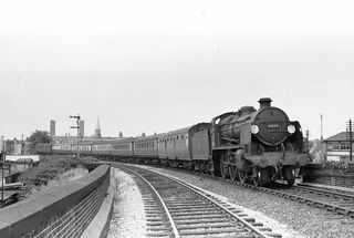 BR(S) U class 31624 at Latchmere on curve to Clapham Junction, Greater London with a Parkstone Quay - Aldershot service on Sunday 05 Aug 1956 - J.J. Smith [040579]