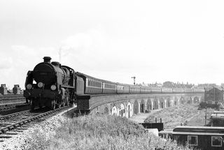 BR(S) U class 31617 at Latchmere, Greater London with the 11.04am Portsmouth Hatbour - Leicester service on Saturday 11 Aug 1956 - J.J. Smith [040601]