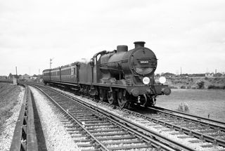 BR(S) Q class 30543 at Polegate, East Sussex with the 11.08am Victoria - Eastbourne service leaving on Wednesday 17 May 1950 - J.J. Smith [040768]