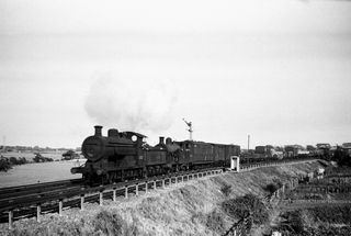 BR(S) C2X class 32522 & BR(S) R1 class 31706 at Polegate, East Sussex with the 6.40pm Eastbourne - Polegate service on Wednesday 19 Jul 1950 - J.J. Smith [040970]