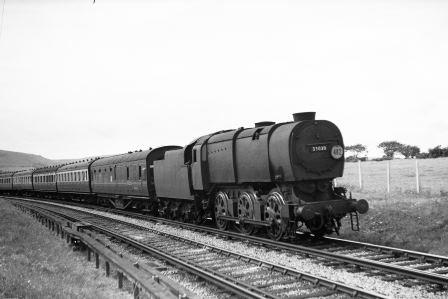 BR(S) Q1 class 33039 at Stone Cross, East Sussex with the 1.15pm from Eastbourne on Saturday 12 Aug 1950 - J.J. Smith [041043]