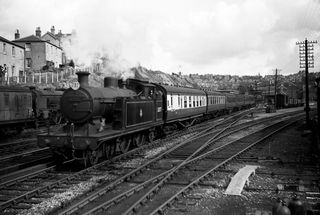 BR(S) I3 class 32077 at St Leonards West Marina, East Sussex with the 12.30pm Hastings - Manchester service on Saturday 16 Sep 1950 - J.J. Smith [041128]