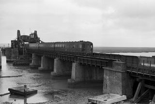 Swale and Kingsferry Bridges, Kent on Saturday 09 Apr 1960 - J.J. Smith [041561]