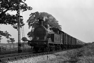 BR(S) H class 31309 at Hailsham, East Sussex with the 5.56pm Eastbourne - Tunbridge Wells West service on Tuesday 22 Jul 1952 - J.J. Smith [042970]