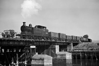 BR(S) E5 class 32573 at Southerham, East Sussex with the 3.01pm Freight Eastbourne - Brighton on Friday 25 Jul 1952 - J.J. Smith [042975]