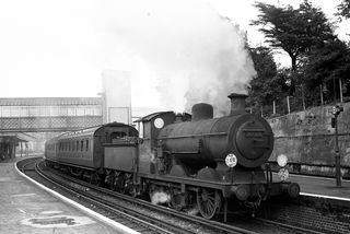 BR(S) C2X class 32529 at Lewes Station, East Sussex with the 4.18pm London Bridge - Brighton service on Saturday 02 Aug 1952 - J.J. Smith [043008]
