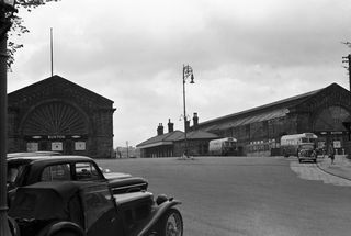 Buxton Station, Derbyshire on Saturday 16 May 1953 - J.J. Smith [043103]
