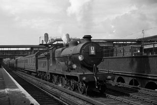 BR(S) L class 31769 at London Bridge Station, Greater London with the 2.30pm Special to Maidstone West on Saturday 06 Sep 1952 - J.J. Smith [043158]