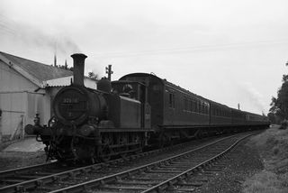 BR(S) Terrier class 32678 at Northiam, East Sussex with the 6.05pm Northiam - London Bridge service on Sunday 07 Sep 1952 - J.J. Smith [043164]