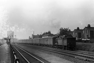 BR(E) N1 class 69445 at Wandsworth Road, Greater London with a SE Battersea Wharf - ER service on Saturday 06 Jun 1953 - J.J. Smith [043283]