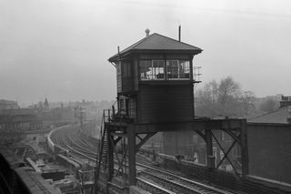 Canterbury Road Junction, Greater London on Easter Sunday 18 Apr 1954 - J.J. Smith [043665]