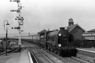 BR(S) Schools class 30919 'Harrow' at Newhaven Town, East Sussex with the 2.45pm Eardley Sidings - Newhaven Harbour service on Sunday 25 Apr 1954 - J.J. Smith [043670]