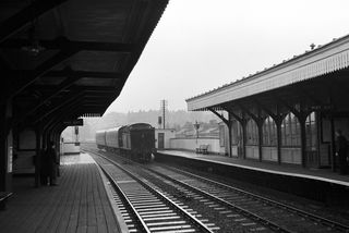 BR(E) N2 class 69581 at Stroud Green, Greater London with the 1.45pm Alexandra Palace - Finsbury Park service on Saturday 12 Jun 1954 - J.J. Smith [043810]