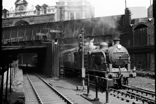 BR(E) N1 class 69435 at Holborn Low Level, Greater London with the 9.30am Special Hitchin - Brighton on Sunday 11 Jul 1954 - J.J. Smith [043933]