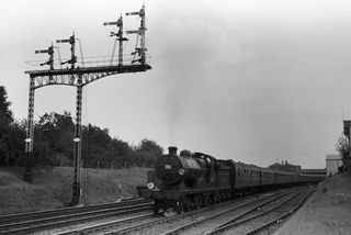 BR(S) L class 31770 at Ashford B Signal Box, Kent on Saturday 14 Aug 1954 - J.J. Smith [043973]