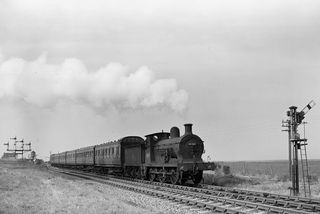 BR(S) C class 31267 at Allhallows, Kent with the 5.15pm Allhallows - Gravesend (6 set 896) service leaving on Bank Holiday Monday 05 Aug 1957 - J.J. Smith [044550]