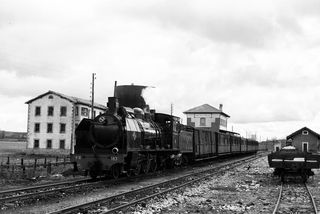 FR 183 at Bercedo Station, Spain with the 8.15am Bilbao - Lean service on Wednesday 29 Apr 1959 - J.J. Smith [045239]