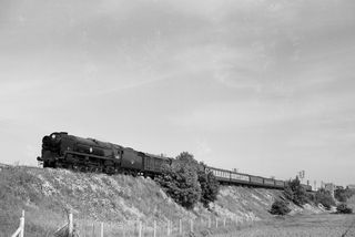BR(S) Merchant Navy class 35015 'Rotterdam Lloyd' at Sittingbourne Western Junction, Kent with the 2.50pm Dover - Victoria service on Saturday 23 May 1959 - J.J. Smith [045361]