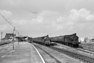 BR(S) H class 31520 & BR(S) C class 31293 at Allhallows Station, Kent on Bank Holiday Monday 03 Aug 1959 - J.J. Smith [045562]