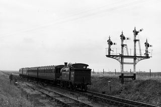 BR(S) H class 31193 at Allhallows, Kent on Bank Holiday Monday 03 Aug 1959 - J.J. Smith [045563]